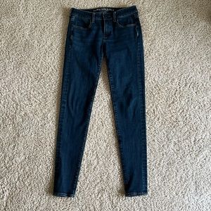 American Eagle skinny jegging